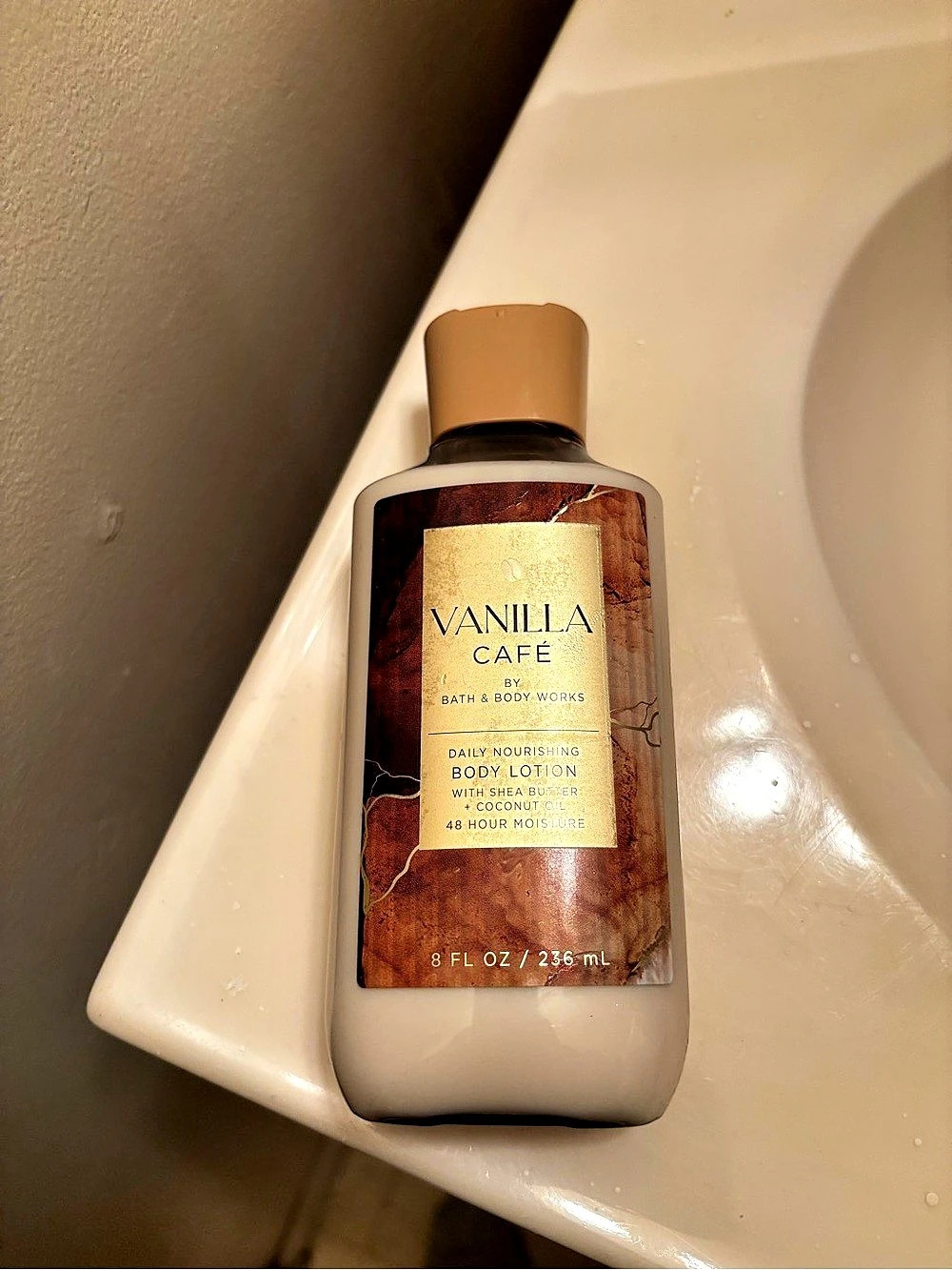 New never used Bath & Body Works Vanilla Café Daily Nourishing Body Lotion